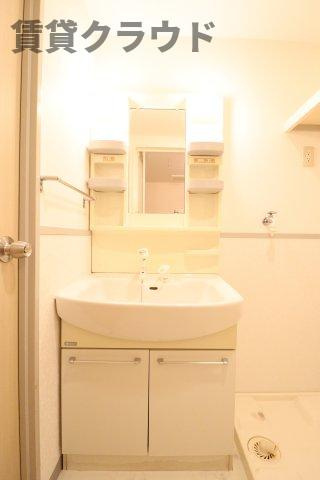 プリムヴェールの洗面所|ゆったりとスペースのある洗面所