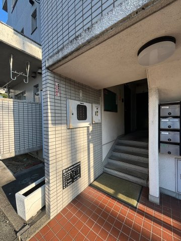 高蔵寺マンションのエントランス