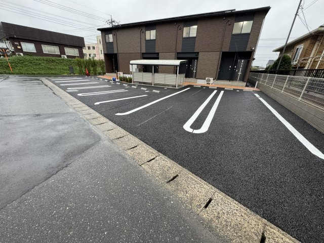 グラン　フェリシアⅢの駐車場