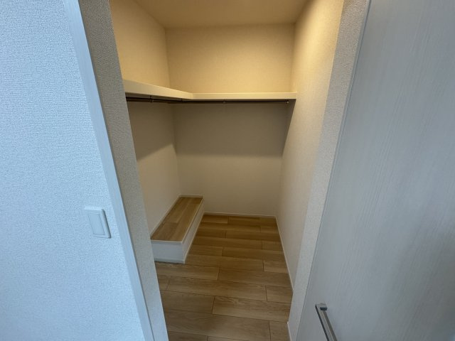 グラン　フェリシアⅢの収納|ウォークインクローゼット（同型タイプ）