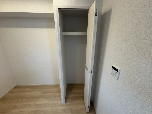 グラン　フェリシアⅢの内装|パントリー（キッチン収納）（同型タイプ）