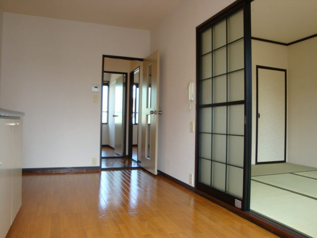 コム東宝塚の居間・リビング|参考、同建物・同間取りの号室