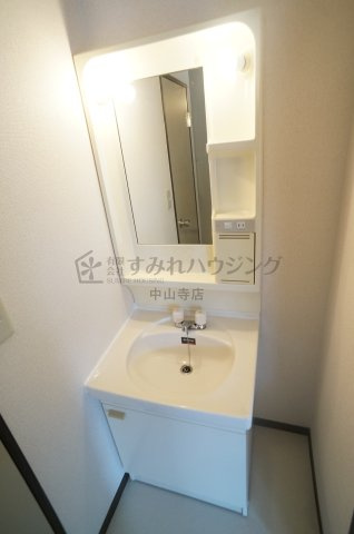 コム東宝塚の洗面所|参考、同建物・同間取りの号室