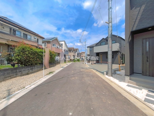 『八王子市新築戸建て』八王子市上壱分方町359-5【仲介手数料無料】　２４－２期の前面道路含む現地写真|～仲介手数料無料☆八王子ひなた不動産～八王子市上壱分方町　新築戸建て