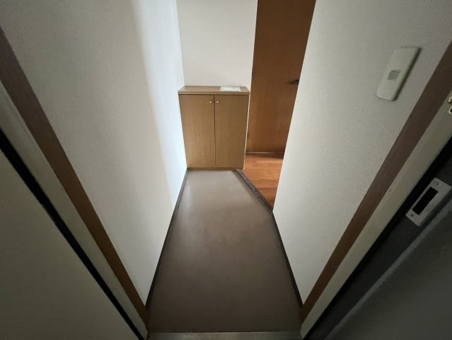 名古屋市千種区千種通５丁目の賃貸マンションの玄関