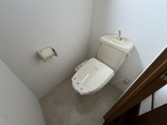 名古屋市千種区千種通５丁目の賃貸マンションのトイレ