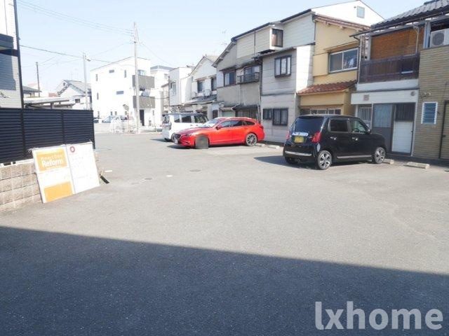 パークサイドヒロツグ　Ｂ棟の駐車場|駐車場があるので、車を買う予定の方も安心です