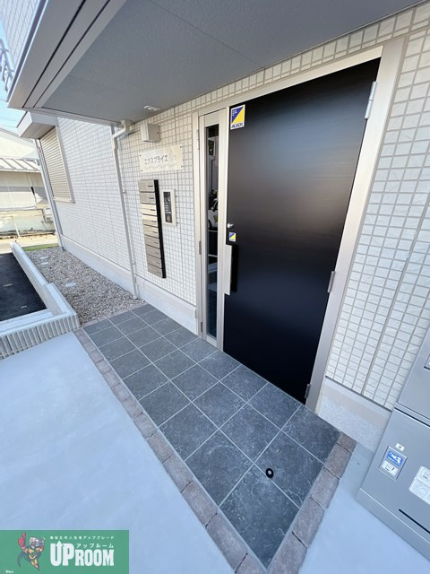 犬山市大字上野字郷のアパートのエントランス