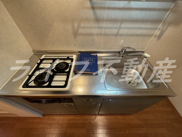 アディック東花園のキッチン|コンパクトなキッチンで掃除もラクラク