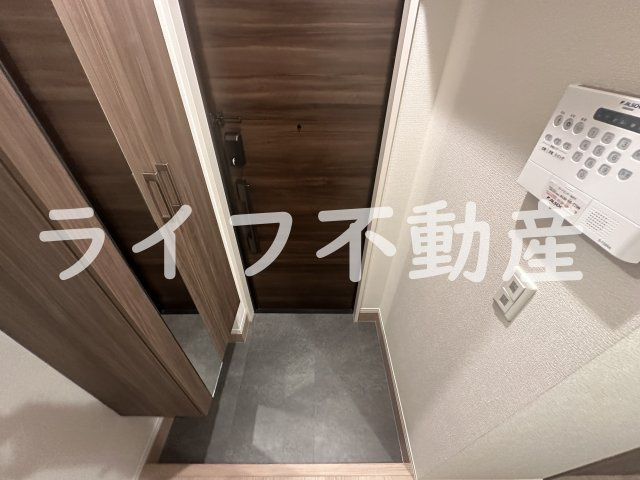 アベニール末広の玄関|収納もある玄関です