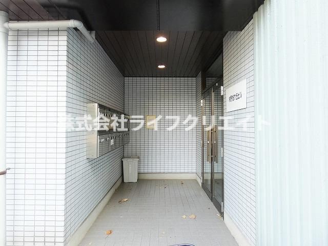 村野旭が丘ビルのエントランス
