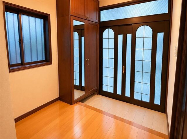 川崎市高津区明津戸建の玄関
