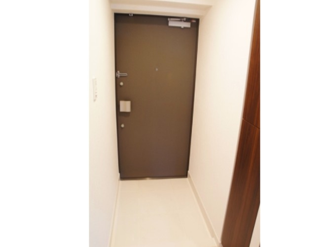 グランパーク町屋の玄関