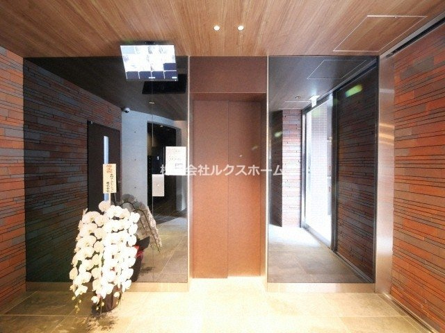 プレミアムコート千里丘のエントランス