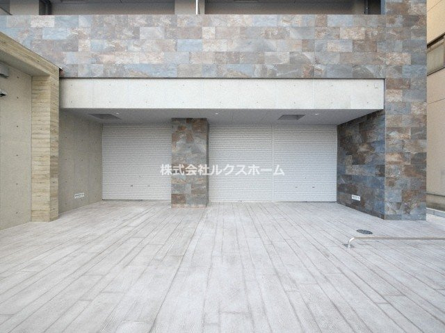 プレミアムコート千里丘のエントランス
