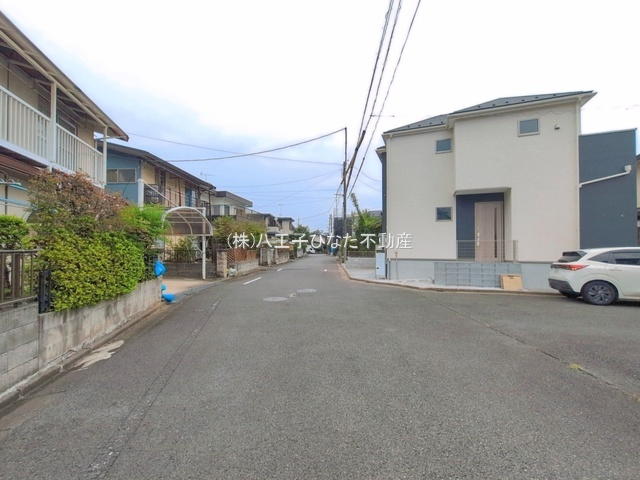 『八王子市新築戸建て』八王子市西寺方町400-37【仲介手数料無料】　１期の前面道路含む現地写真|～仲介手数料無料☆八王子ひなた不動産～八王子市西寺方町　新築戸建て