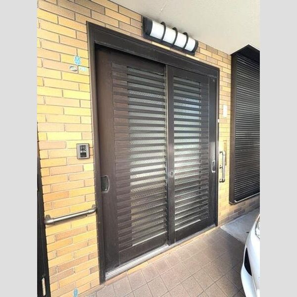 花隈町戸建のエントランス
