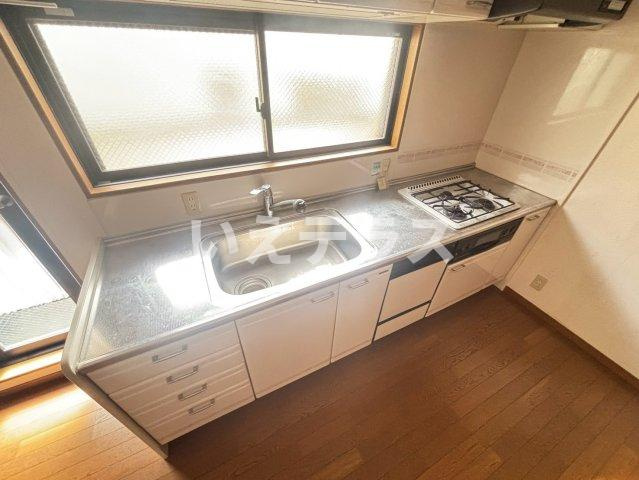 花隈町戸建のキッチン