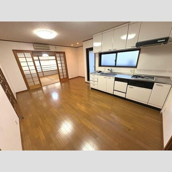 花隈町戸建の居間・リビング