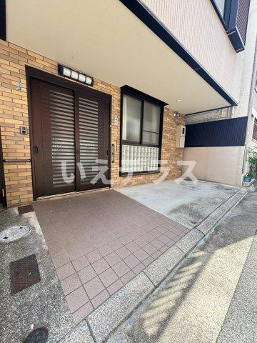 花隈町戸建の駐車場