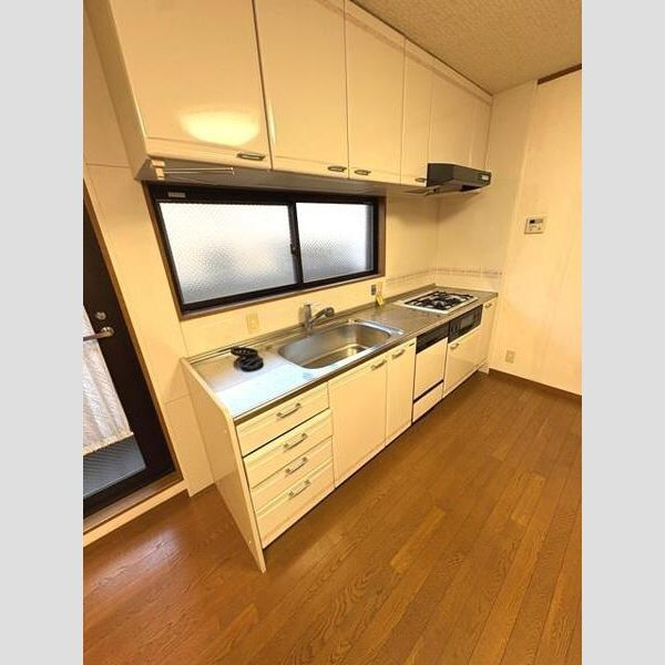 花隈町戸建のキッチン