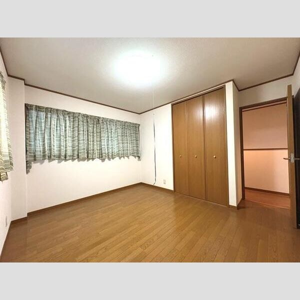 花隈町戸建の寝室