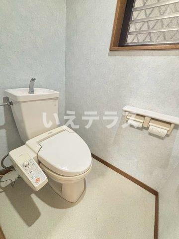 花隈町戸建のトイレ