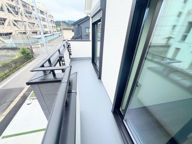 青梅市裏宿町　全5棟　新築戸建のバルコニー