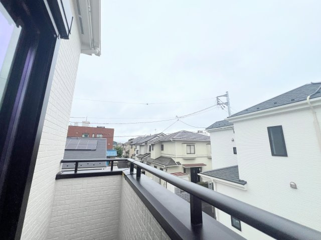 青梅市裏宿町　全5棟　新築戸建のバルコニー