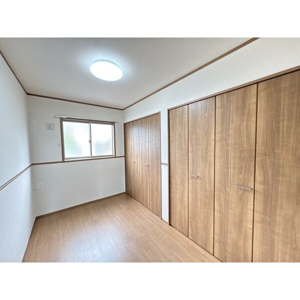シェモアの洋室
