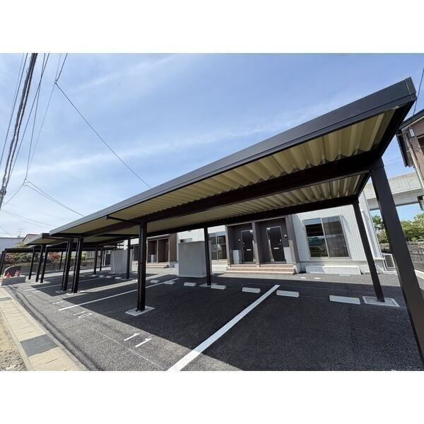 シェモアの駐車場