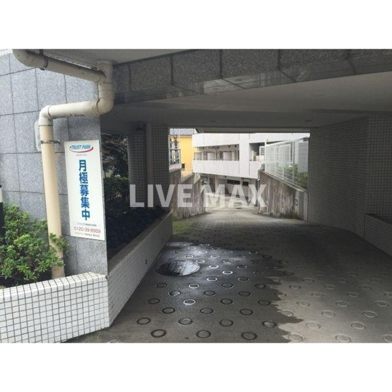 【駐車場】コンフォリア目黒長者丸