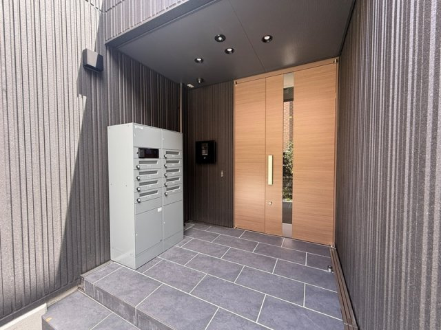 HEBEL MAISON 甲東園のエントランス