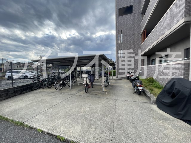 ソレアード東鴻池の駐車場