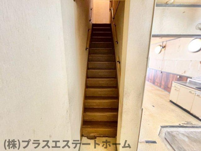 【玄関】 | 二葉町3丁目軽ガレージ付き戸建