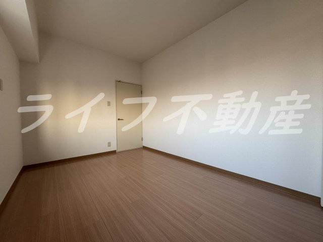 フローリッシュ北田の洋室|落ち着いた色調の洋室です