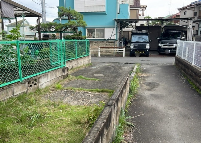 【駐車場】 | 駐車場と明記されていても、最小スペースでつくられた駐車場だと大型車は駐車できなかったり、出入りしにくくなったりする可能性があります。お車のサイズと購入したい物件の駐車場のサイズを現地で確認しましょう。