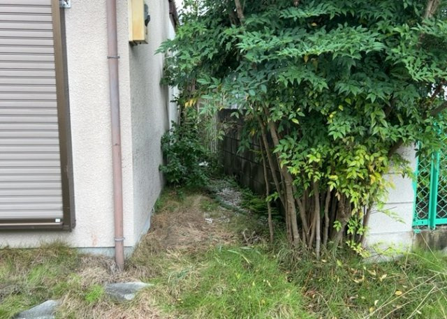 【庭】 | 庭があることでガーデニングや家庭菜園はもちろん、こどもの遊び場やペットを放して遊ぶことができます。また、家の周囲に余裕があるということです。隣地との間があれば、十分な日当たりと、風通しが確保できます。