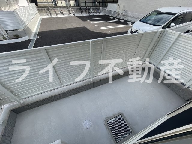 Vier Casa Bのバルコニー|外からの目が気にならないバルコニーで洗濯物が干せます