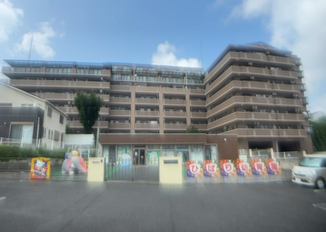 【現況写真】 | モラーダ厚木プレステージ | 眺望の良さを楽しめるダイニングキッチンで家族団らんの時間を過ごしてはいかがでしょうか。バルコニーから見える景色を家族で眺める時間は、時間が経つのを忘れてしまいそうですね。是非、現地を見に行きましょう！