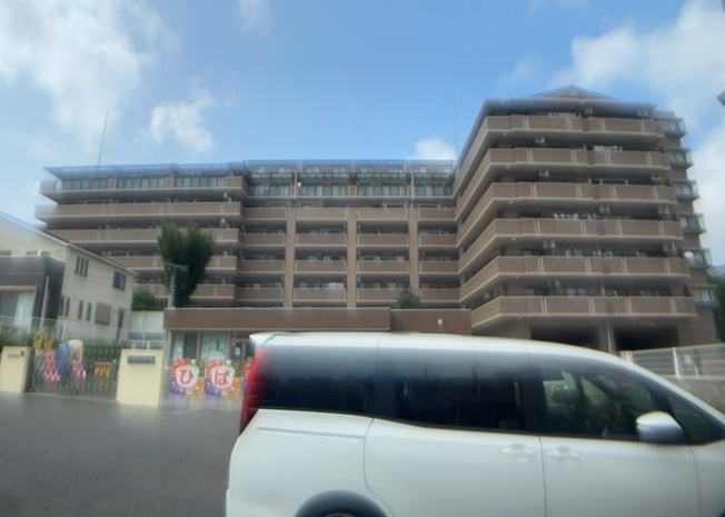 【構造・工法・仕様】 | モラーダ厚木プレステージ | ＲＣ造、Reinforced Concreteは直訳すると補強されたコンクリートです。主に柱や梁・床・壁が鉄筋とコンクリートで構成おり、鉄筋を組んだ型枠にコンクリートを流し込んで固めたものを指します。
