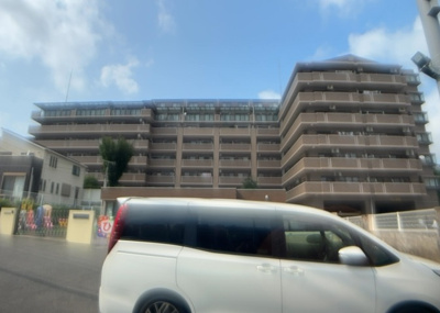 【構造・工法・仕様】 | モラーダ厚木プレステージ | ＳＲＣ造は強度や耐震性の面でもRC造と比べて優れています。そのため、10階建以上の高層または超高層マンションなどの建築にも多く採用されています。柱や梁などのサイズが小さくても高い耐震性を確保できます。