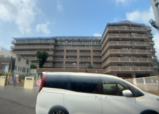 【構造・工法・仕様】 | モラーダ厚木プレステージ | ＳＲＣ造は強度や耐震性の面でもRC造と比べて優れています。そのため、10階建以上の高層または超高層マンションなどの建築にも多く採用されています。柱や梁などのサイズが小さくても高い耐震性を確保できます。