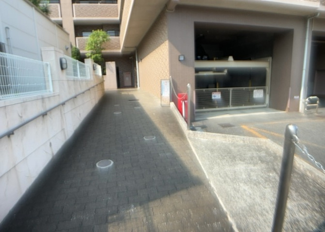 【内装】 | モラーダ厚木プレステージ | 共用部分は、一棟の建物に住む区分所有者全員が共同で所有するとし、共用部分の管理、補修などは、区分所有者で形成される管理組合が行います。個人の判断で勝手に変更することはできませんので覚えておきましょう。