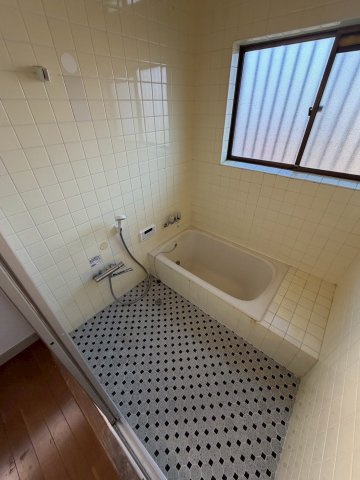 糟屋郡粕屋町酒殿２丁目の一戸建ての浴室