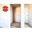 福岡市東区美和台3丁目第4-2棟（2号棟）　の収納|洋服や大きな荷物が多い方や人数の多いご家族などは、一般的なクローゼットよりもウォークインクローゼットのほうが使い勝手が良いです。