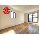 福岡市東区美和台3丁目第4-2棟（2号棟）　の洋室|採光良好な洋室は全居室、複層ガラスの遮熱効果と断熱効果で、一年中快適に過ごせます。