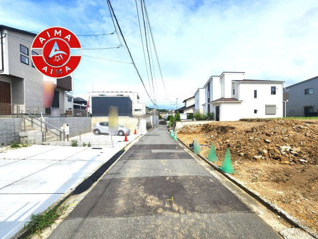 福岡市東区美和台3丁目第4-2棟（2号棟）　の外観|前面道路含む現地の写真です。