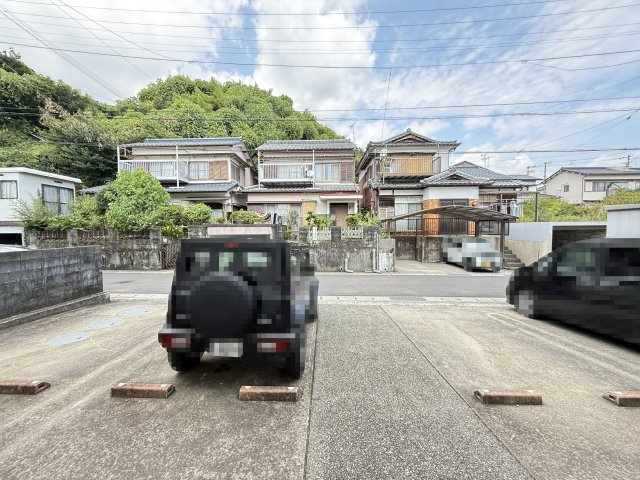 ベルセ福井の駐車場