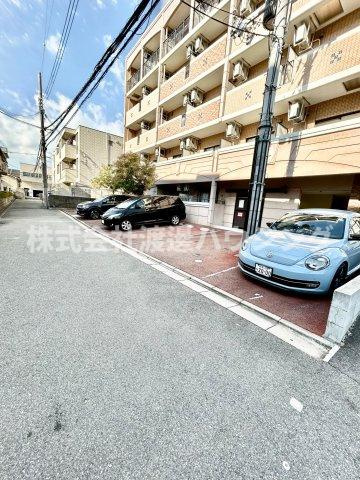 Luxe豊津の駐車場